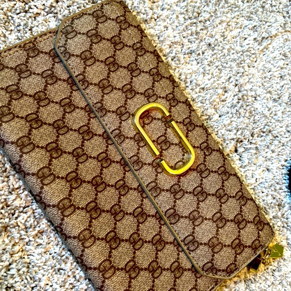 Clutch wallet